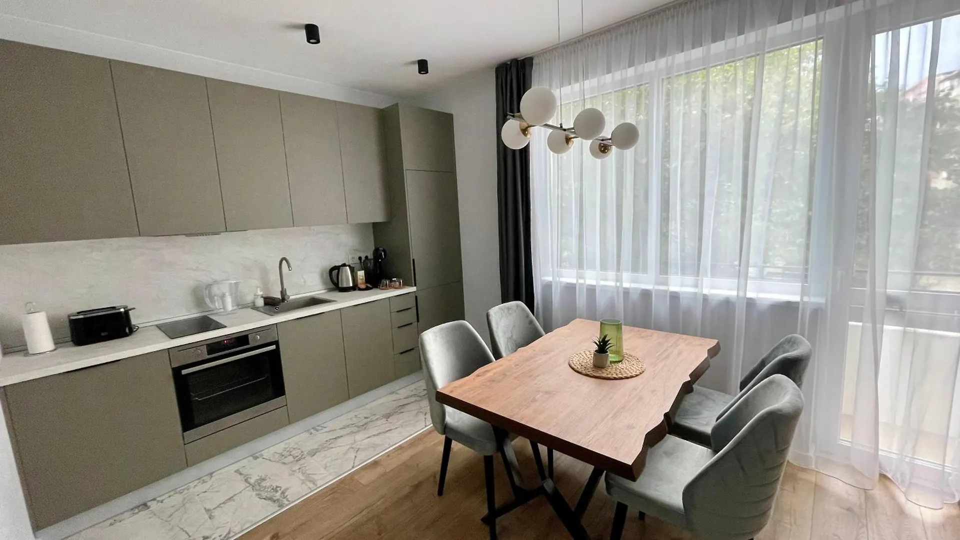 וארנה Vanquish Central Apartment