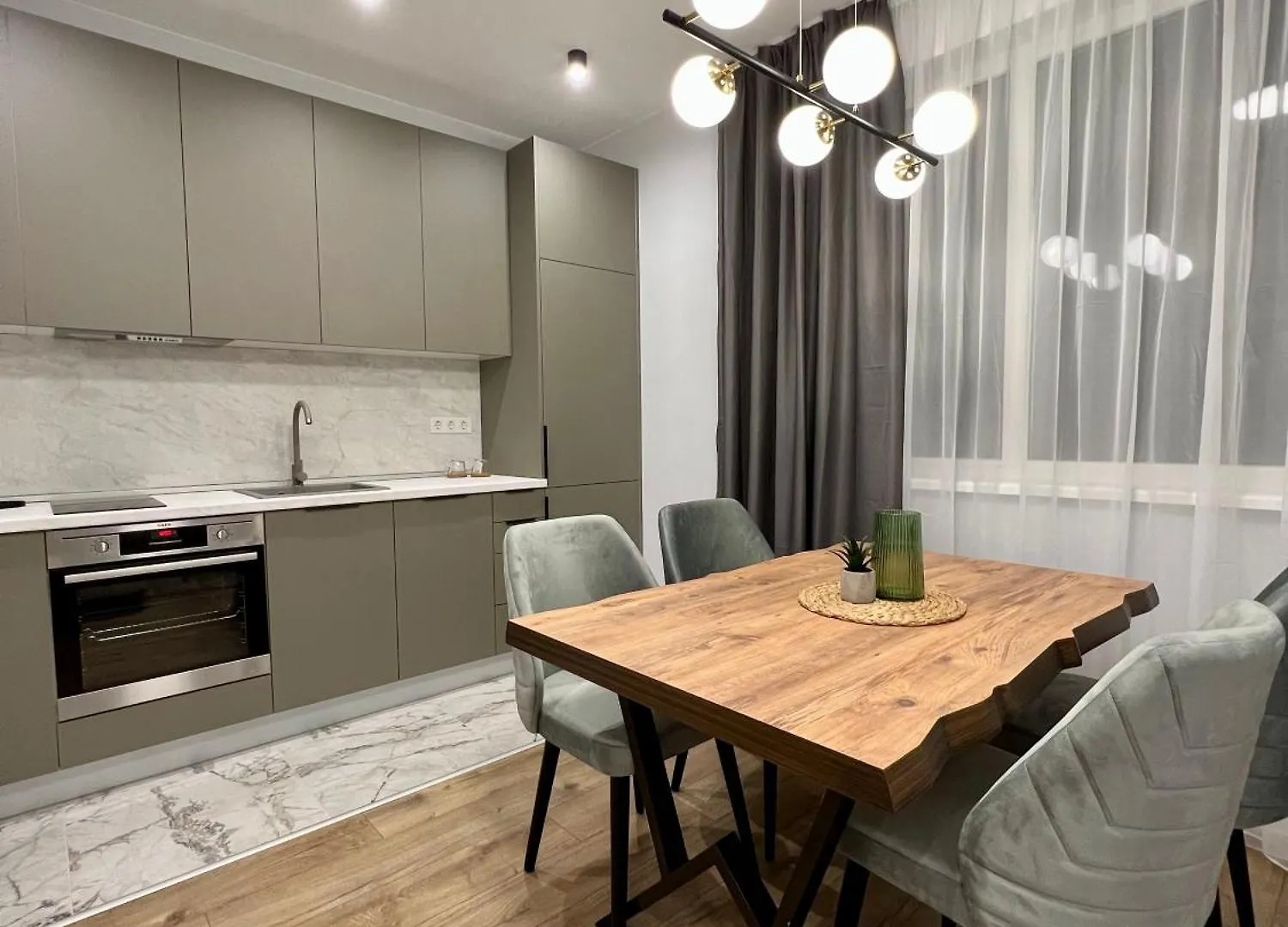 Vanquish Central Apartment Varna